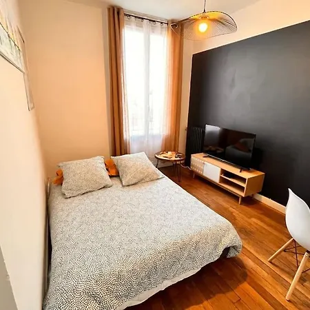 Cosy Close To Train Station, Paris And Cdg Airport